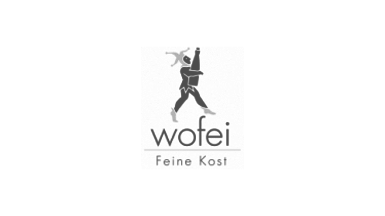 Wofei Feine Kost Logo in grauer Schrift mit einer stilisierten Figur, die Lebensmittel trägt